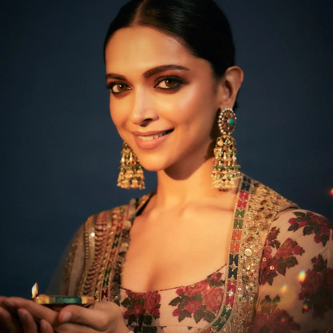 High-Definition Celebrity Makeup Finish